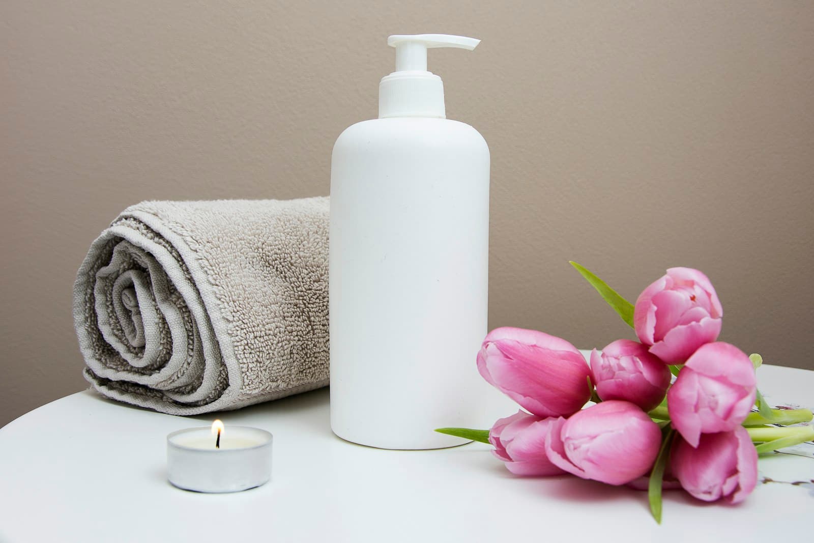 Spa details with towels and flowers